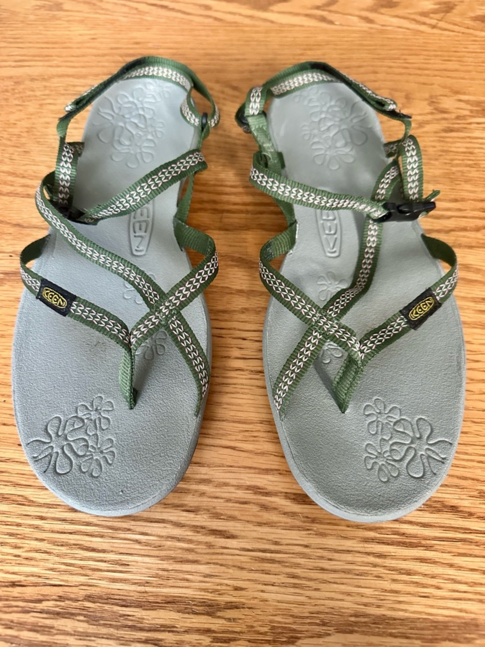 KEEN Emerald City 3-Point Sandals Green Pink Strappy Thong Buckle Hiking Sz 10.5